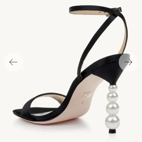 Badgley Mischka Ivette Pearl Stiletto Heel Sandals. SZ 9. NEW