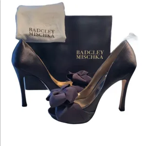 Badgley Mischka “Keeper” in Smoke Satin Sz 8.5