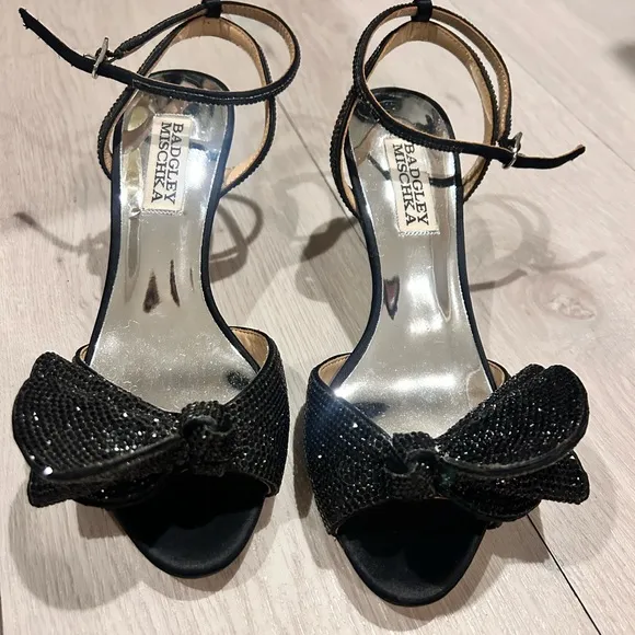 Badgley Mischka Women's Black Strappy Heels