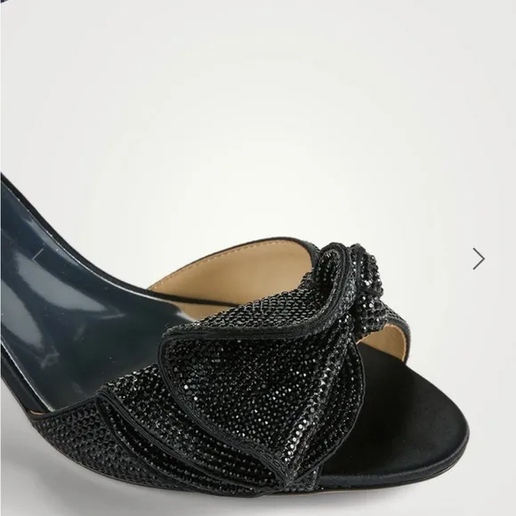 Badgley Mischka Women's Black Strappy Heels