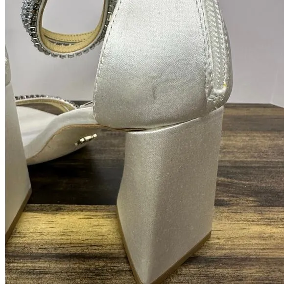Badgley Mischka Women’s Lilllie Satin Rhinestone Heels Size 7.5 Elegant Shoes