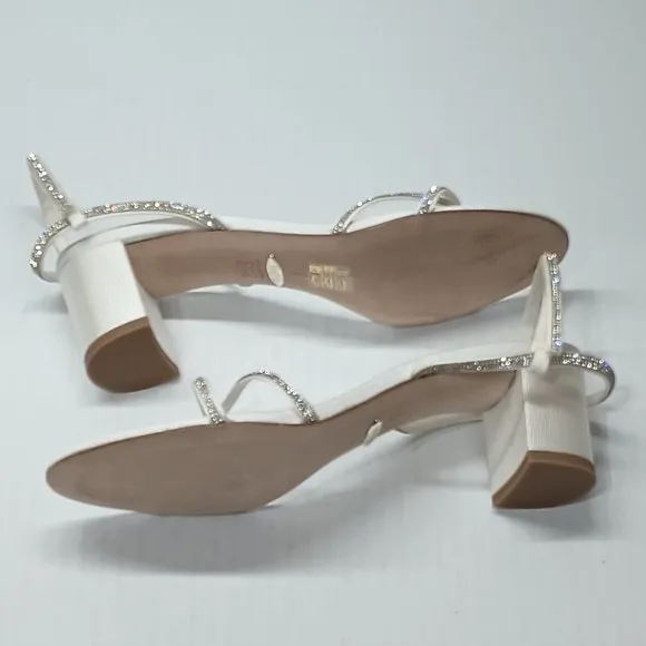 Badgley Mischka Women's Ultima Heeled Sandals Soft White Size 7 Bridal Wedding