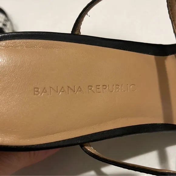 Banana republic, chunky heel ankle strap sandals s 8.5