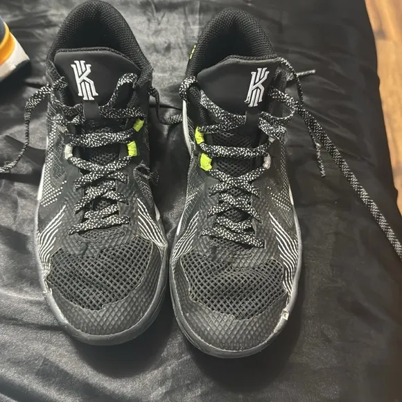 Basketball shoes, Size 3.5Y