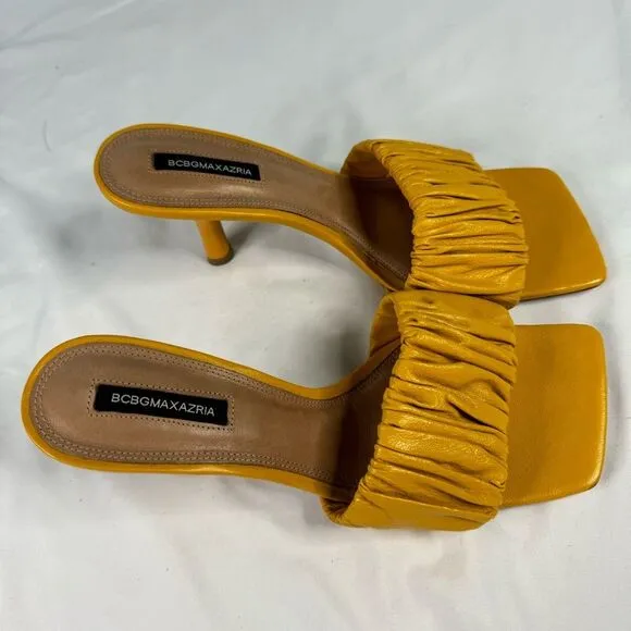 BCBGMaxAzria Yellow Gold Size 9.5 Dallas Scrunched Leather Sandals Slip On Retro