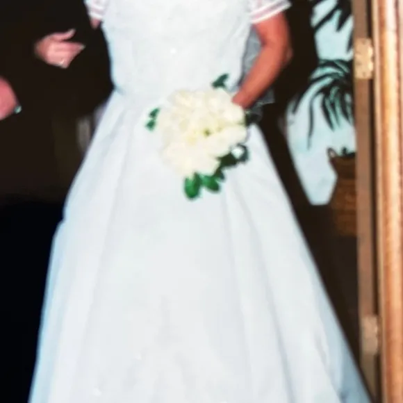 Beautiful Detailed Scoop Neck Short Sleeve Wedding Gown