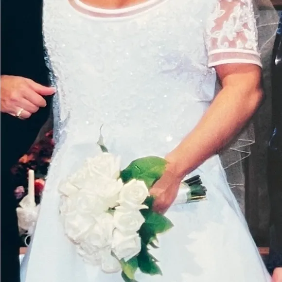 Beautiful Detailed Scoop Neck Short Sleeve Wedding Gown