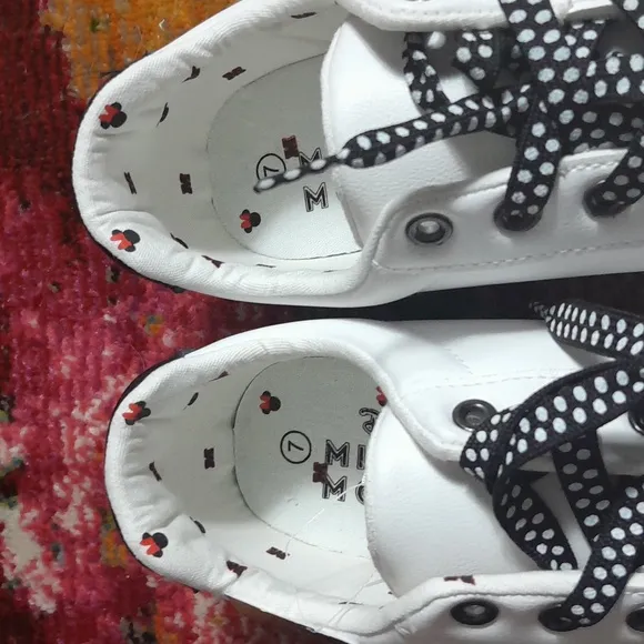 BEAUTIFUL MINNIE MOUSE GIRLS SHOES