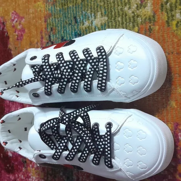 BEAUTIFUL MINNIE MOUSE GIRLS SHOES