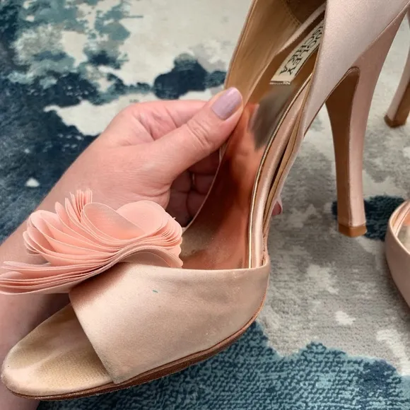 Beautiful rare Badgley Mischka pumps size 10