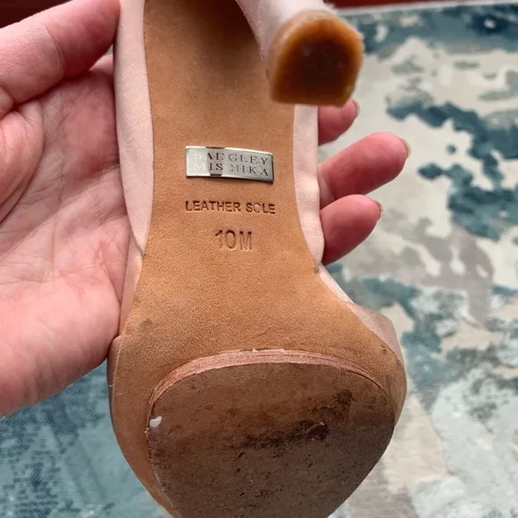 Beautiful rare Badgley Mischka pumps size 10