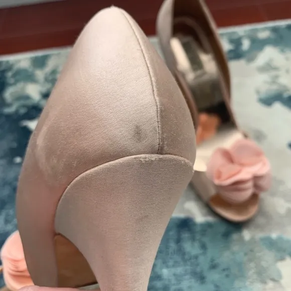 Beautiful rare Badgley Mischka pumps size 10