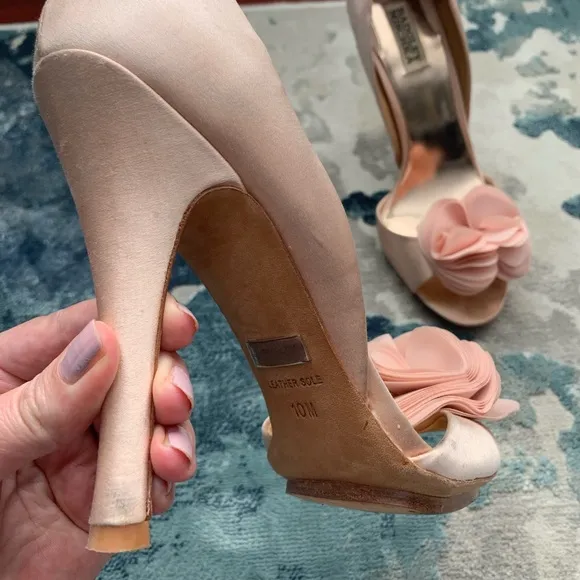 Beautiful rare Badgley Mischka pumps size 10