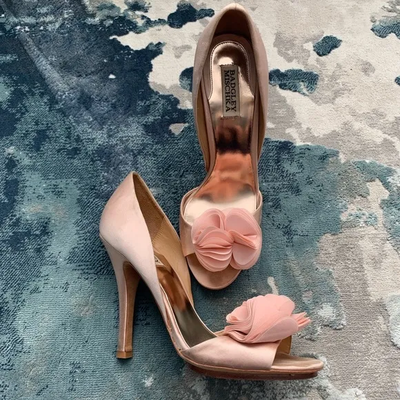Beautiful rare Badgley Mischka pumps size 10