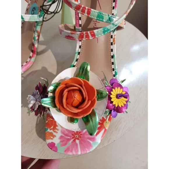 Betsey Johnson Floral Ankle Strap Flower Embellishments High Heeled Sandal Sz 6