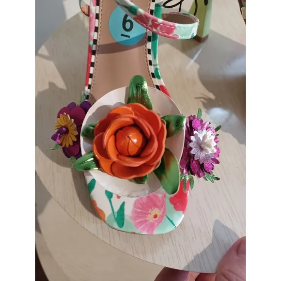Betsey Johnson Floral Ankle Strap Flower Embellishments High Heeled Sandal Sz 6