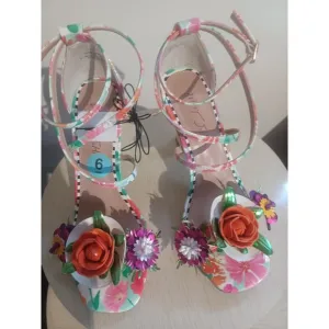 Betsey Johnson Floral Ankle Strap Flower Embellishments High Heeled Sandal Sz 6