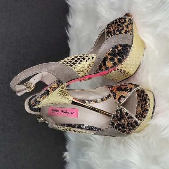 BETSEY JOHNSON Twanty Slingback Pumps Size 6.5