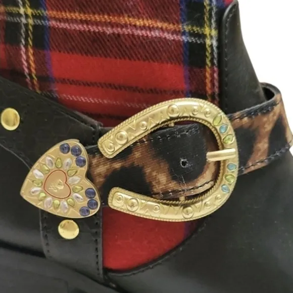 BETSEY JOHNSON Wilma Western Booties 8M Black, Red Plaid