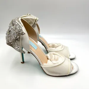 Betsey Johnson Womens Size 8 Blaze White Ivory Jeweled Bow Heels Pumps Shoes