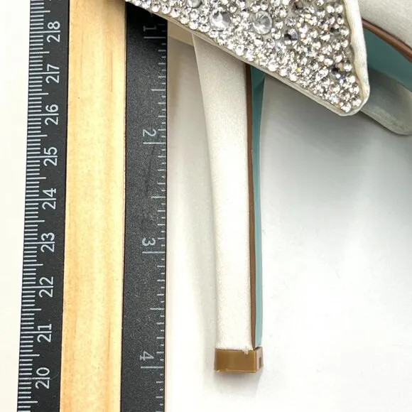 Betsey Johnson Womens Size 8 Blaze White Ivory Jeweled Bow Heels Pumps Shoes
