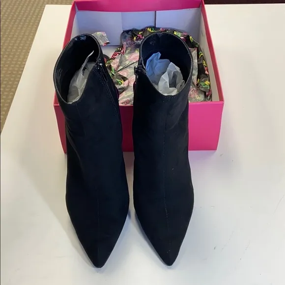 Betsey Johnson Women's Toma Ankle Boot