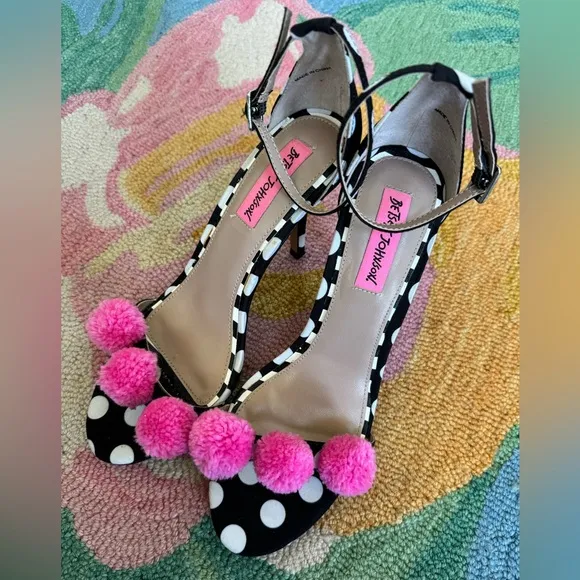 Betsy Johnson rare  Lylly Shoes Size 7.5Polka Dot with Pink Pom Poms4inch heel