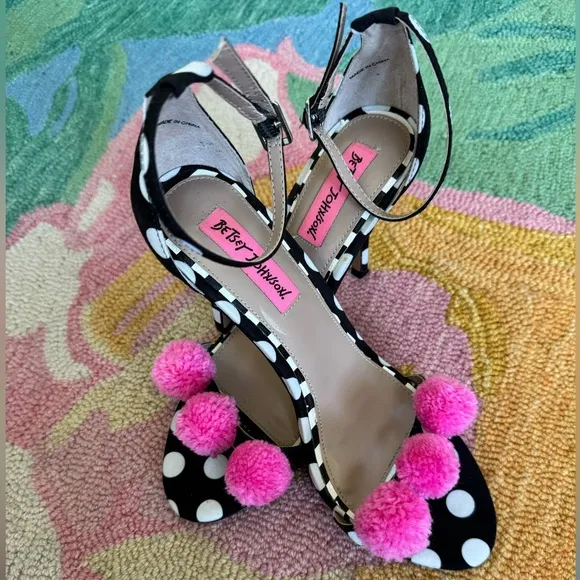 Betsy Johnson rare  Lylly Shoes Size 7.5Polka Dot with Pink Pom Poms4inch heel