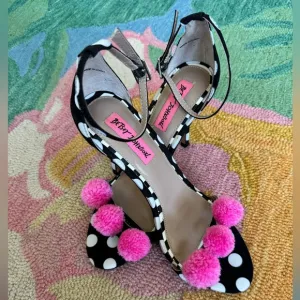 Betsy Johnson rare  Lylly Shoes Size 7.5Polka Dot with Pink Pom Poms4inch heel