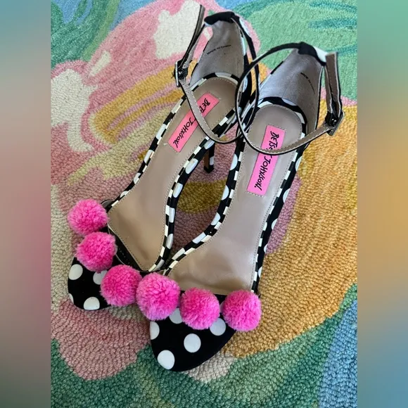 Betsy Johnson rare  Lylly Shoes Size 7.5Polka Dot with Pink Pom Poms4inch heel