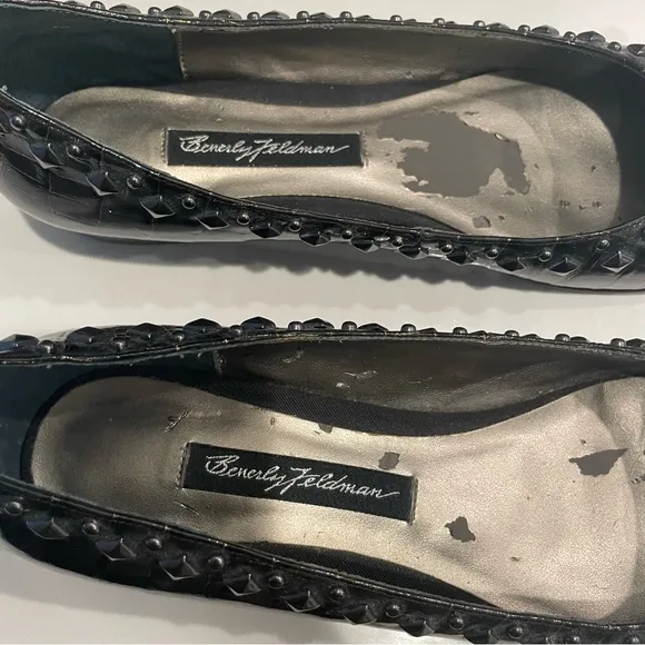 BEVERLY FELDMAN Designer Flats! Alligator Print Leather. Studs and bows! Size 8