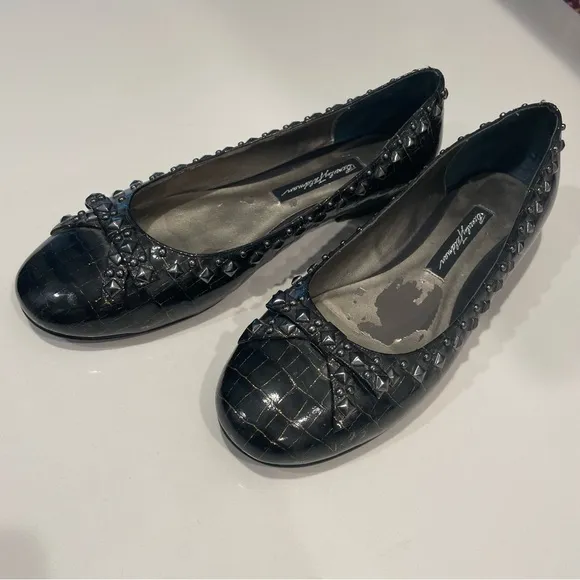 BEVERLY FELDMAN Designer Flats! Alligator Print Leather. Studs and bows! Size 8