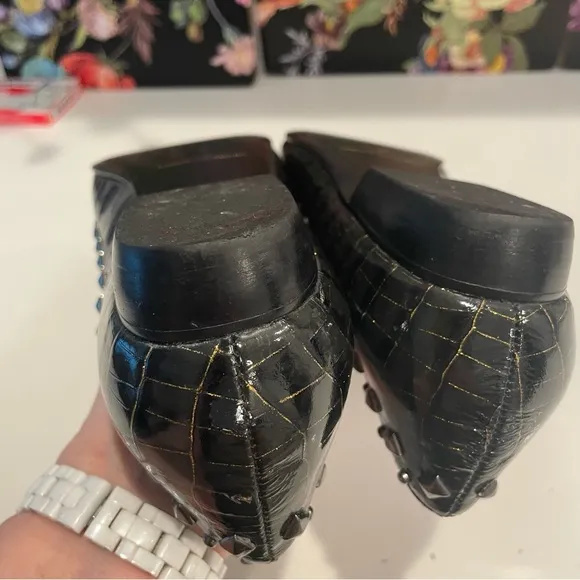 BEVERLY FELDMAN Designer Flats! Alligator Print Leather. Studs and bows! Size 8