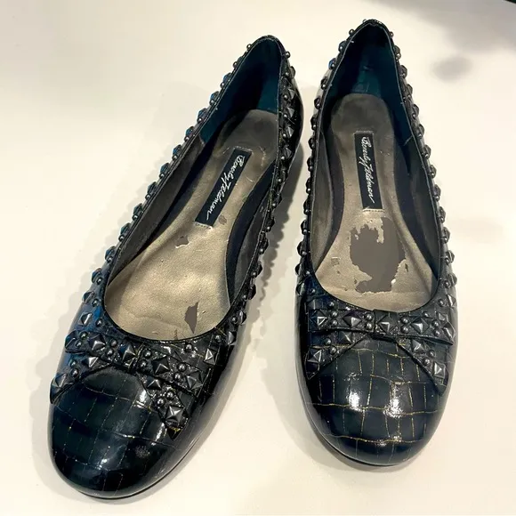 BEVERLY FELDMAN Designer Flats! Alligator Print Leather. Studs and bows! Size 8
