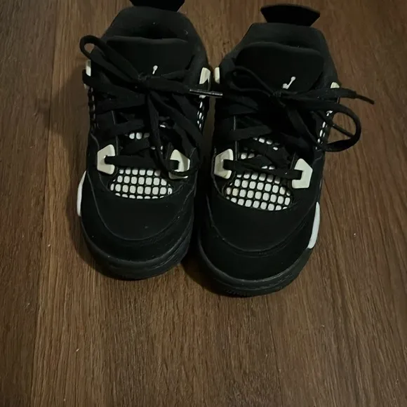 Black &amp; White 4s Toddler