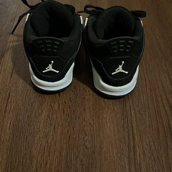 Black &amp; White 4s Toddler