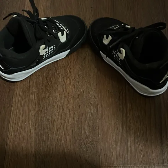 Black &amp; White 4s Toddler