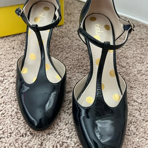 Boden, navy patent leather maryjane pumps