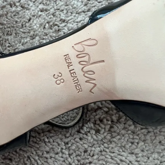 Boden, navy patent leather maryjane pumps