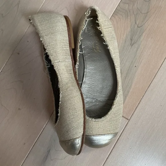 Bonpoint girls canvas gold leather toe lining raw trim flats shoes 31