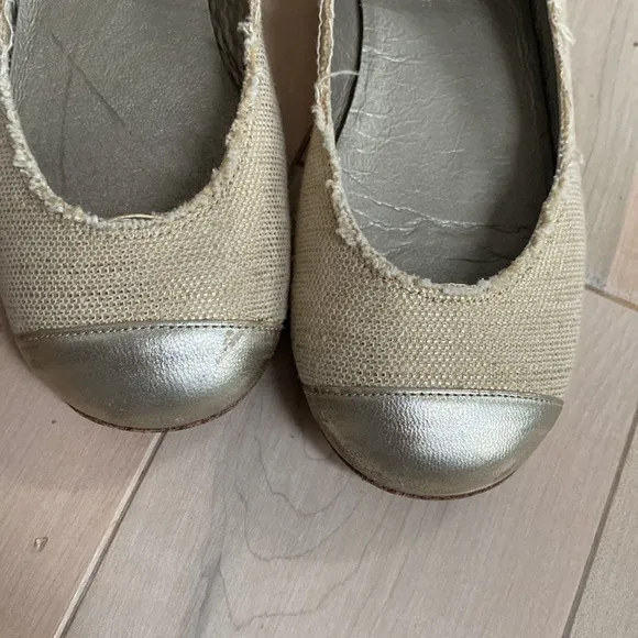 Bonpoint girls canvas gold leather toe lining raw trim flats shoes 31