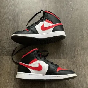 Boys Air Jordan 1 Mid
