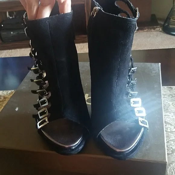 Brand new bebe dressy shoes with zipper i