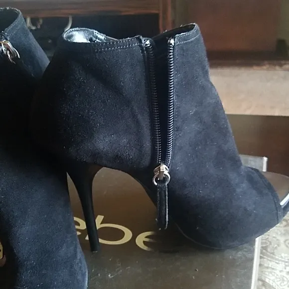 Brand new bebe dressy shoes with zipper i