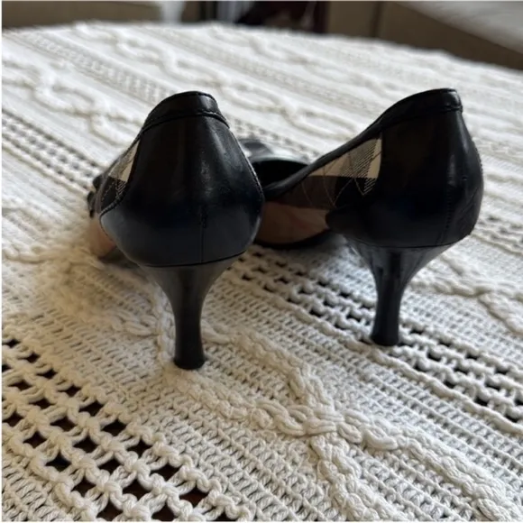 Burberry Women's Plaid Pumps - Black and Tan