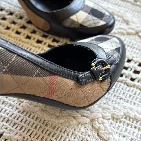 Burberry Women's Plaid Pumps - Black and Tan