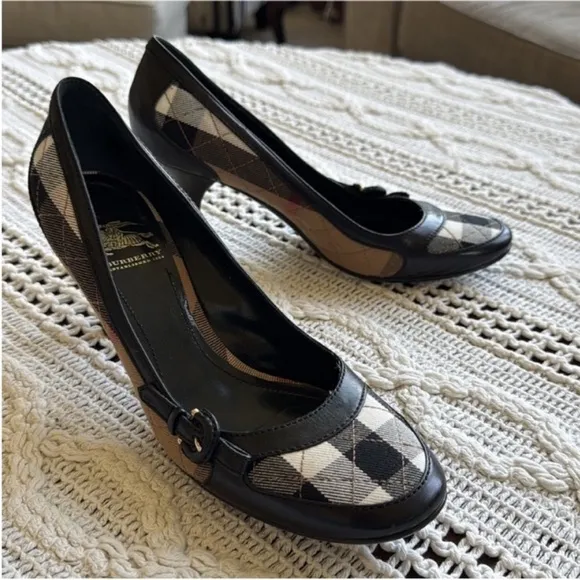 Burberry Women's Plaid Pumps - Black and Tan