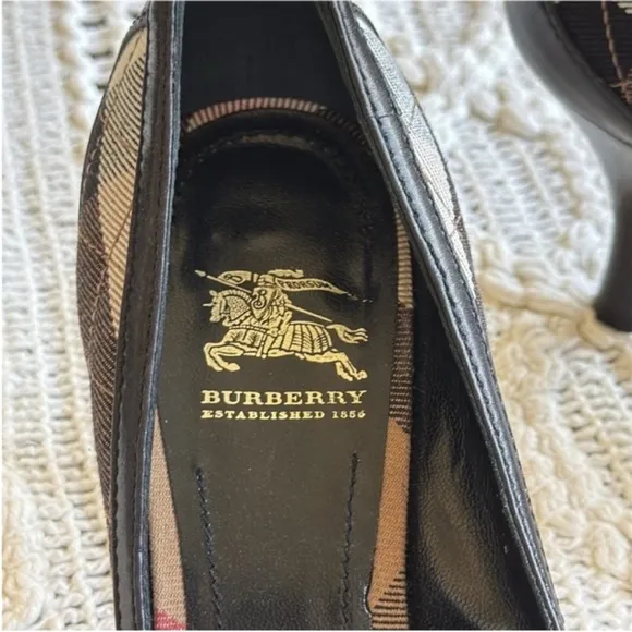 Burberry Women's Plaid Pumps - Black and Tan