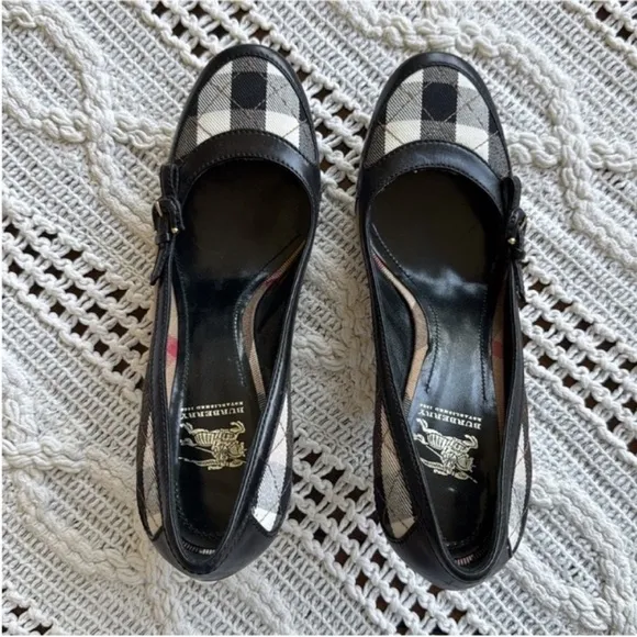 Burberry Women's Plaid Pumps - Black and Tan