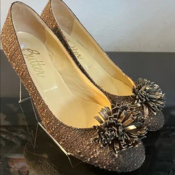 Butter Tweed Brown Gold Kitten Heel Pumps Women’s Shoes Size 7.5 Medium.